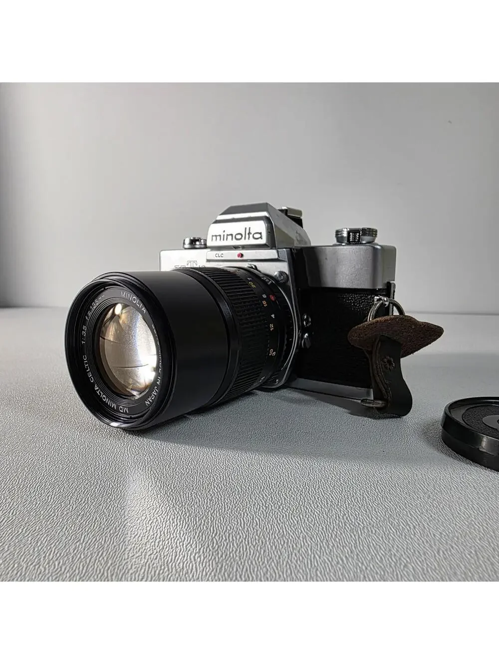 Minolta SRT 102 SLR Film Camera W/135mm MD Celtic f/3.5 Telephoto Lens